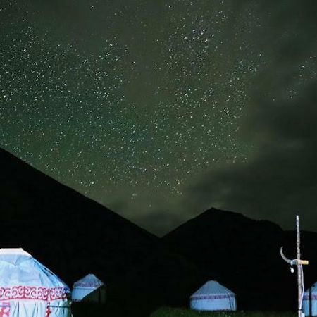 Eco Yurt Camp Arashan Hotell Teploklyuchenka Exteriör bild