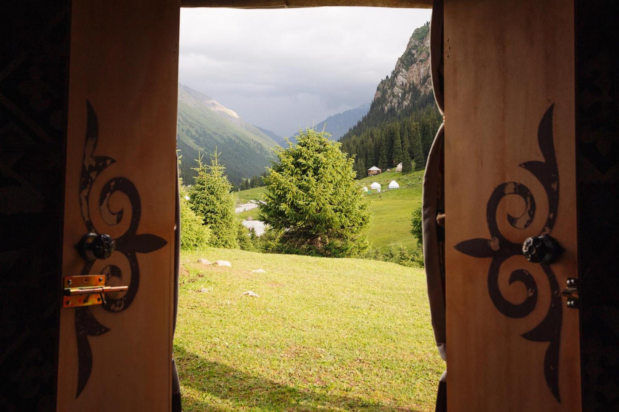 Eco Yurt Camp Arashan Hotell Teploklyuchenka Exteriör bild