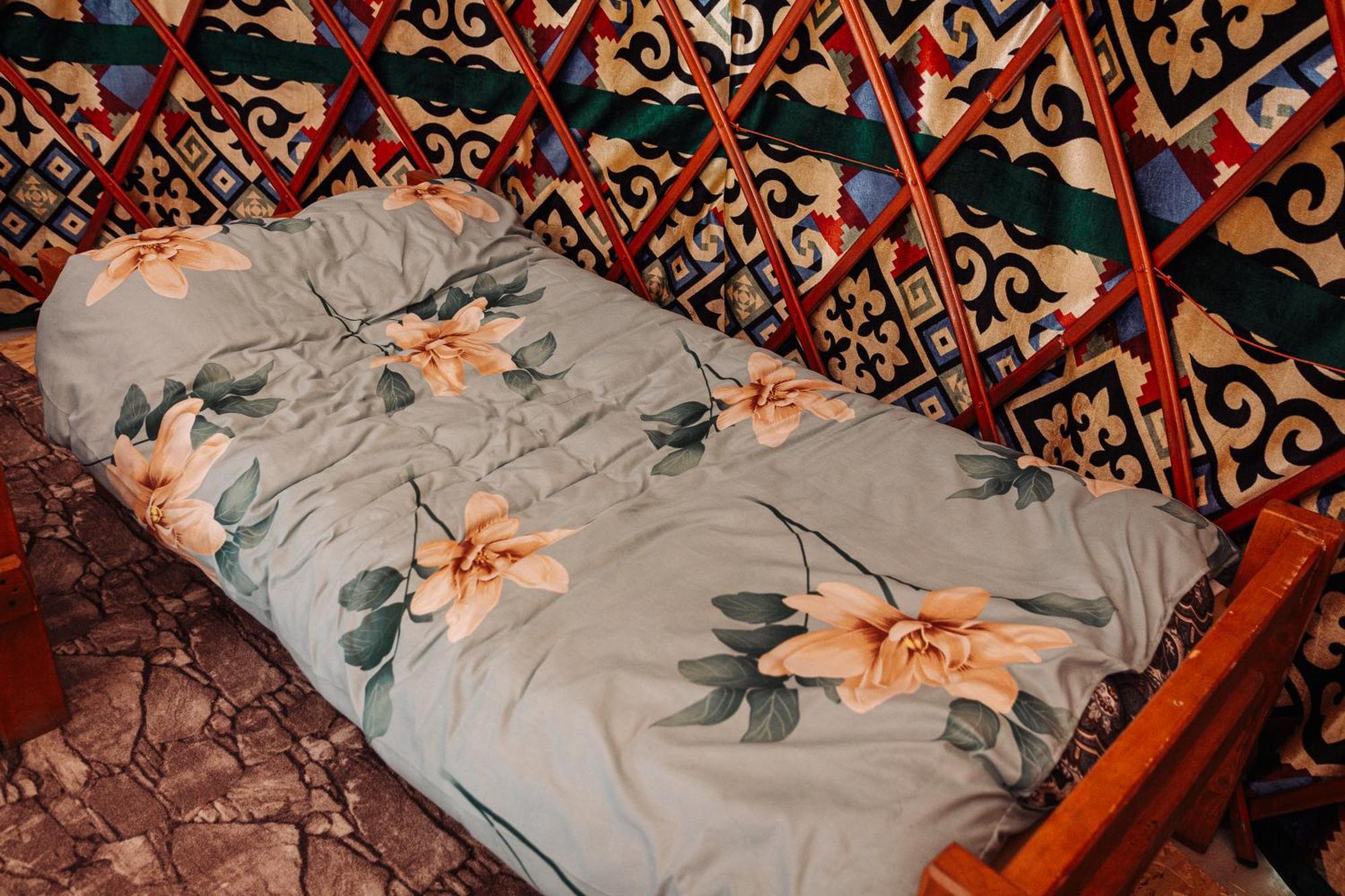 Eco Yurt Camp Arashan Hotell Teploklyuchenka Exteriör bild