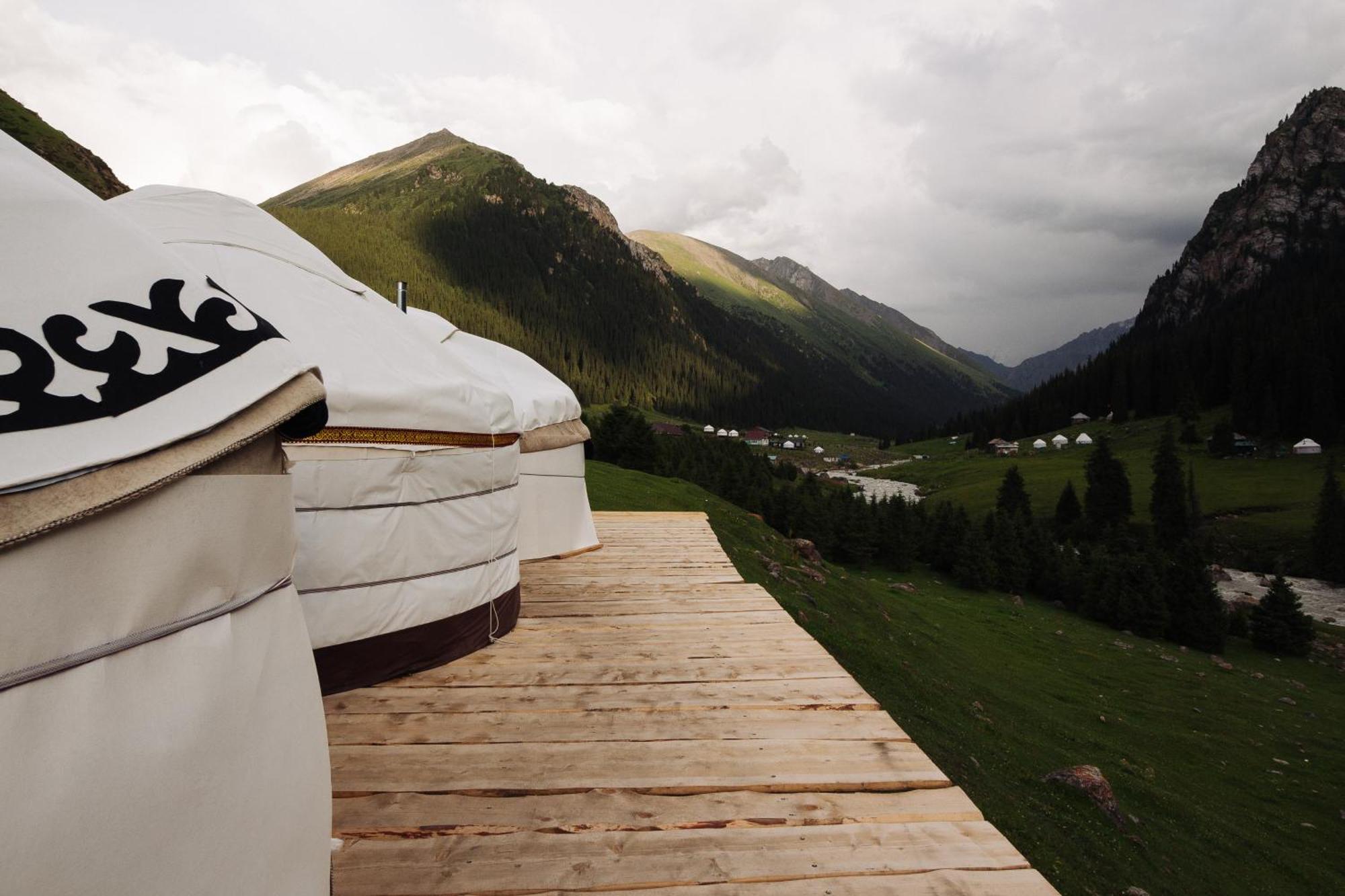 Eco Yurt Camp Arashan Hotell Teploklyuchenka Exteriör bild