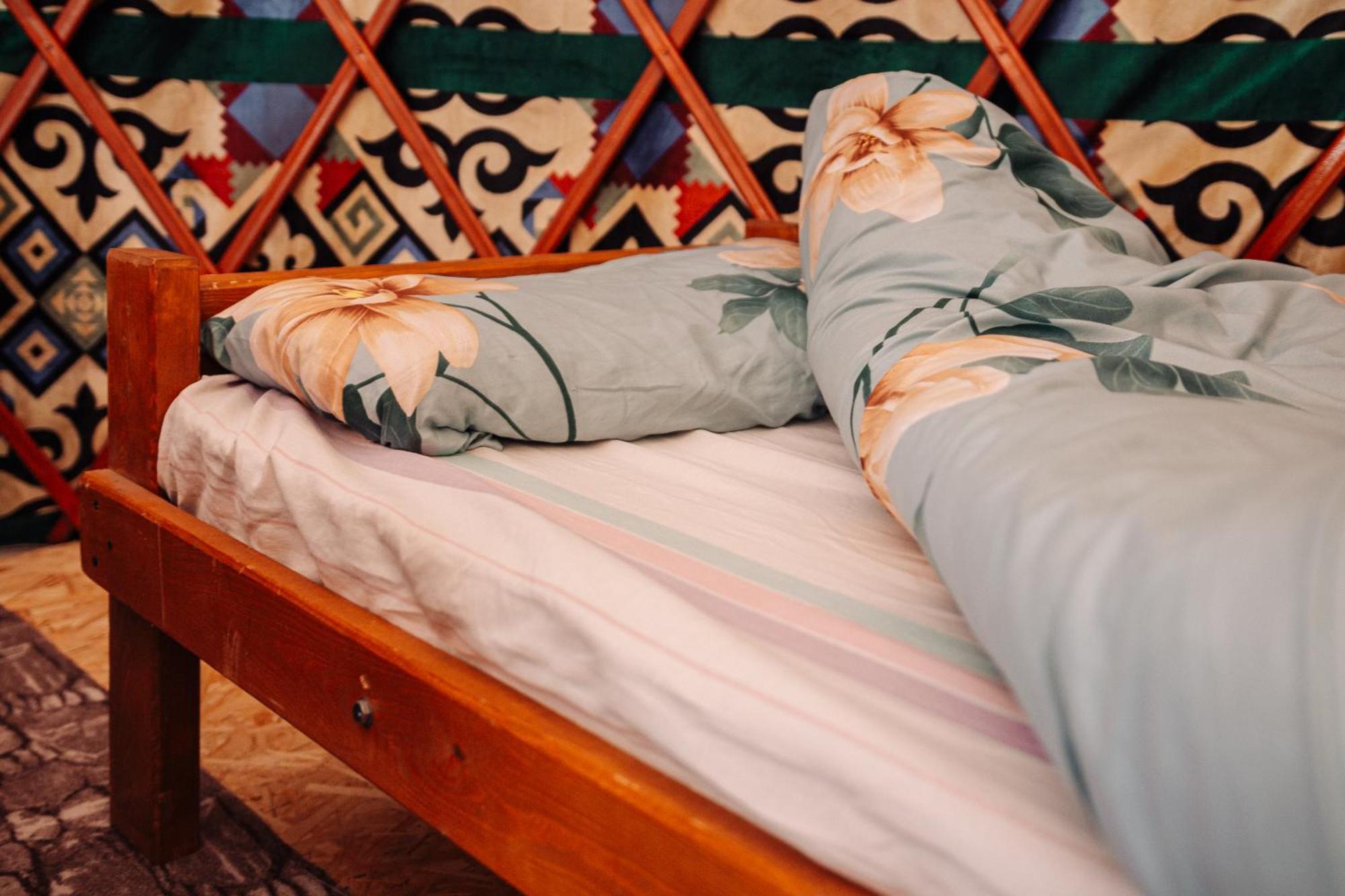 Eco Yurt Camp Arashan Hotell Teploklyuchenka Exteriör bild