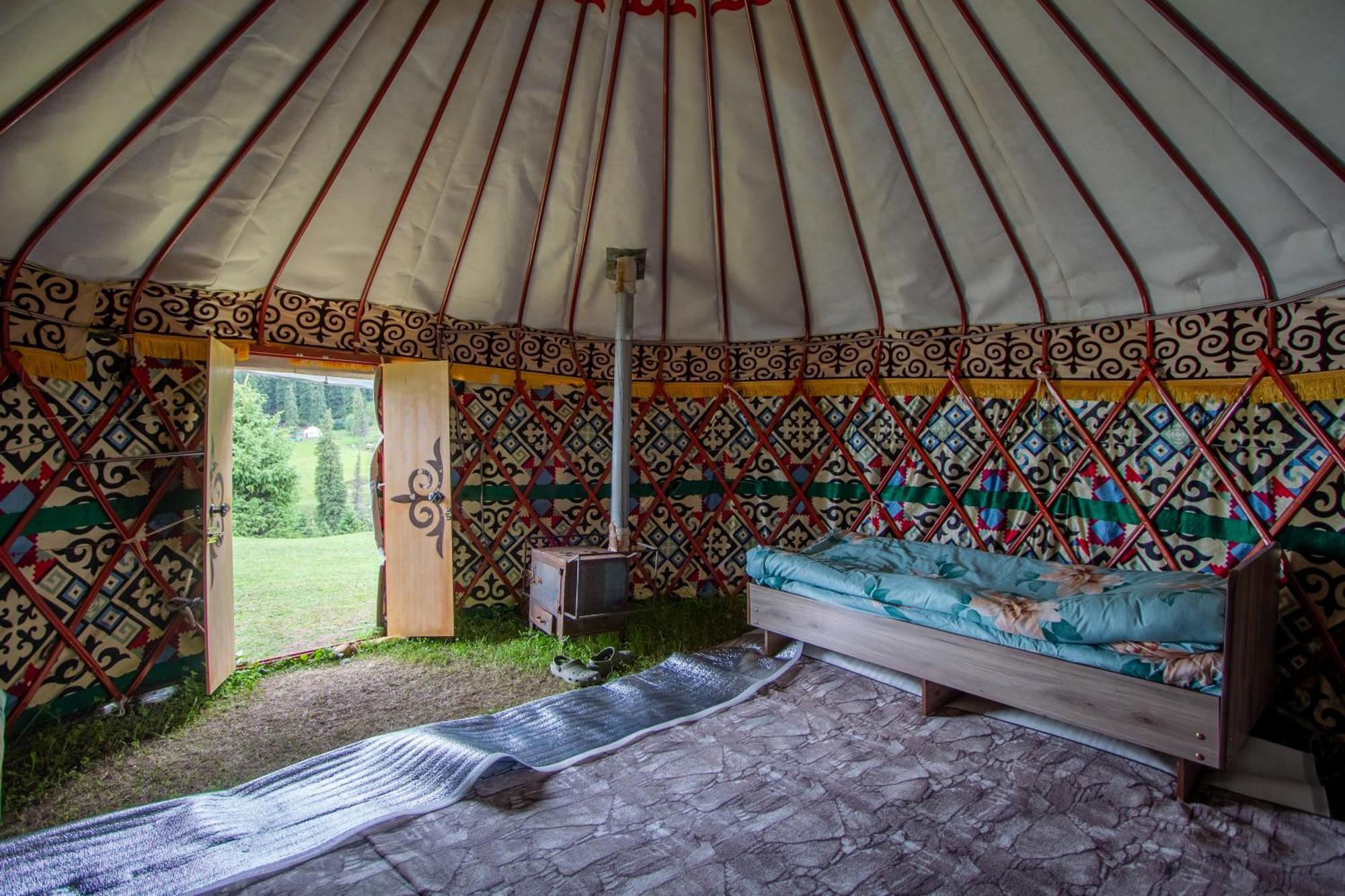 Eco Yurt Camp Arashan Hotell Teploklyuchenka Exteriör bild