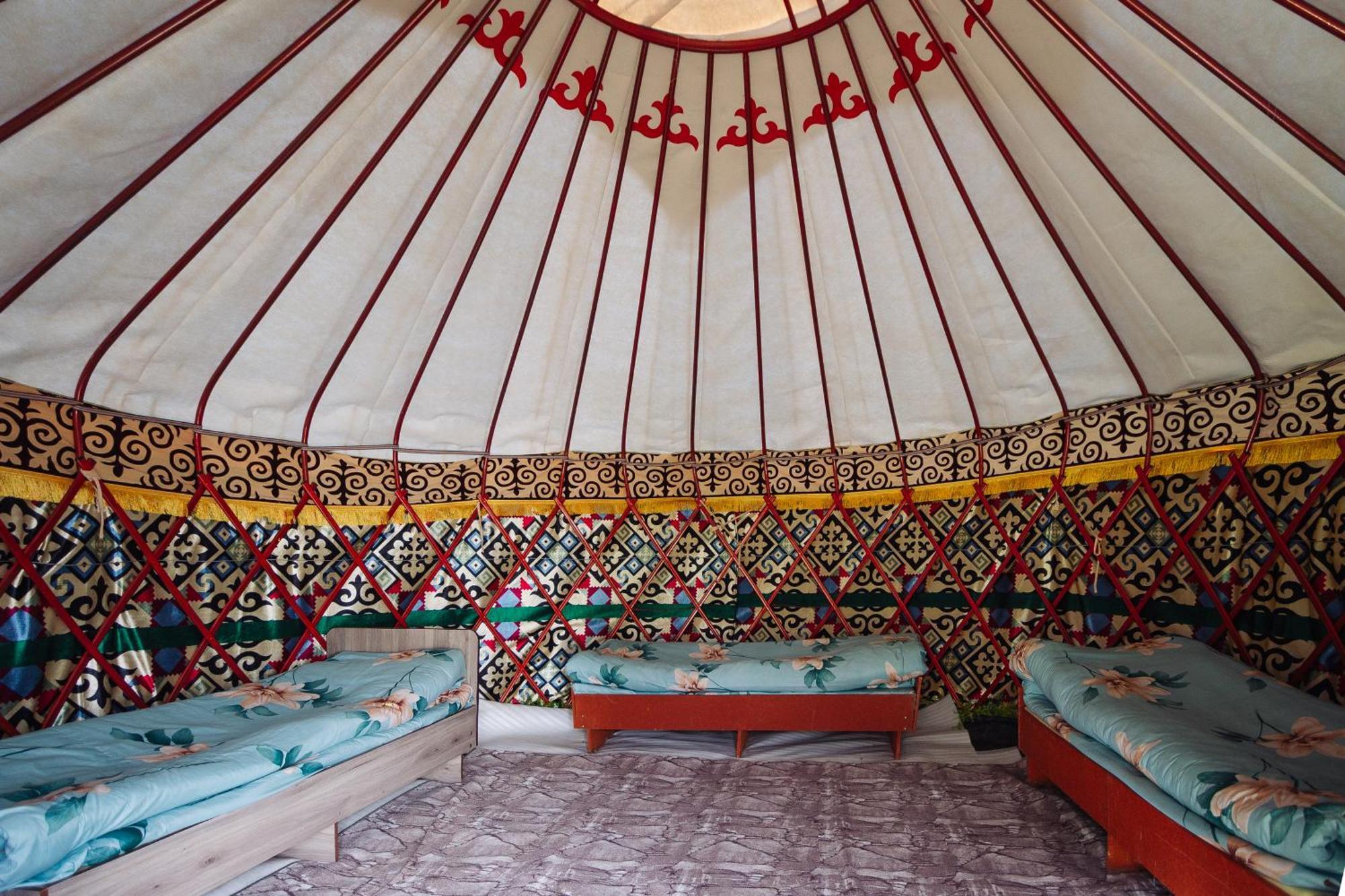 Eco Yurt Camp Arashan Hotell Teploklyuchenka Exteriör bild