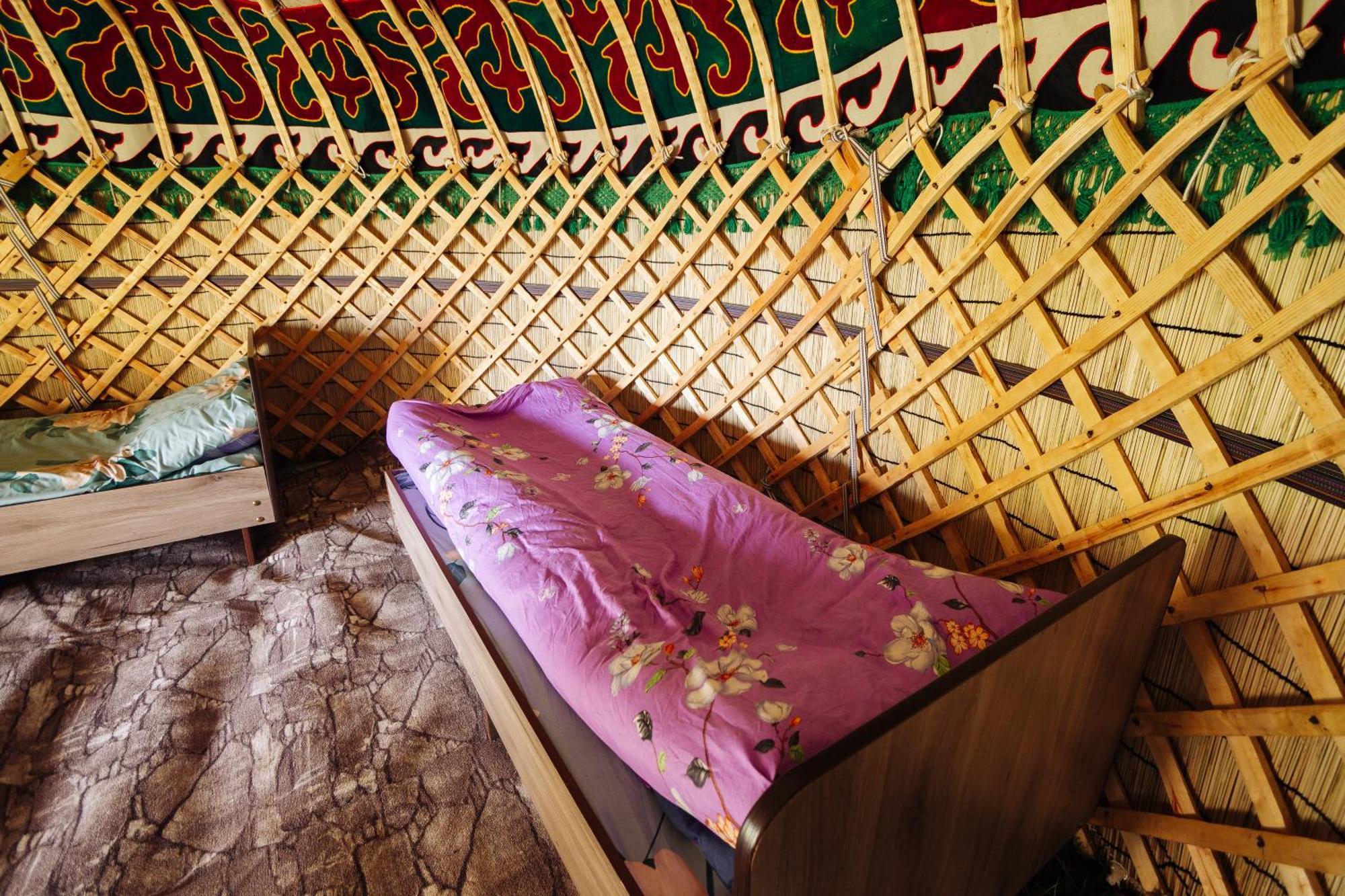 Eco Yurt Camp Arashan Hotell Teploklyuchenka Exteriör bild
