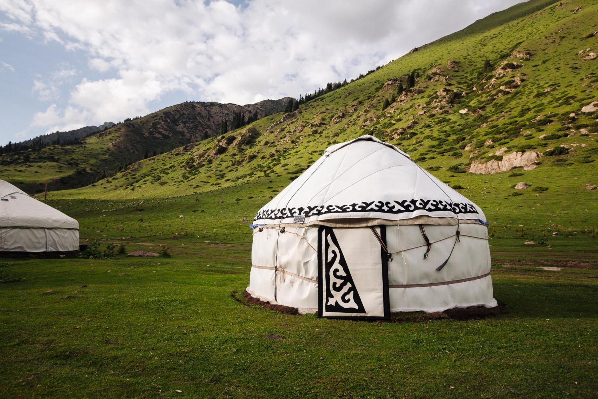 Eco Yurt Camp Arashan Hotell Teploklyuchenka Exteriör bild