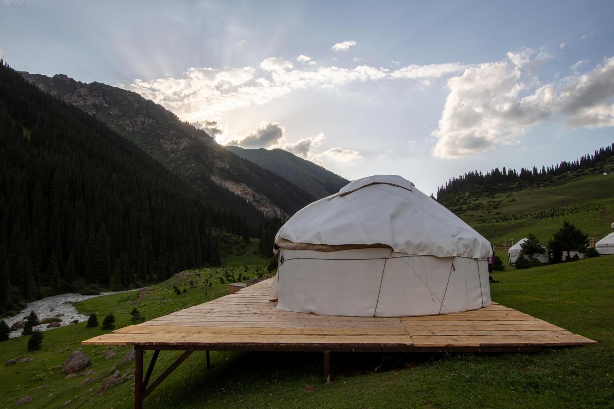 Eco Yurt Camp Arashan Hotell Teploklyuchenka Exteriör bild