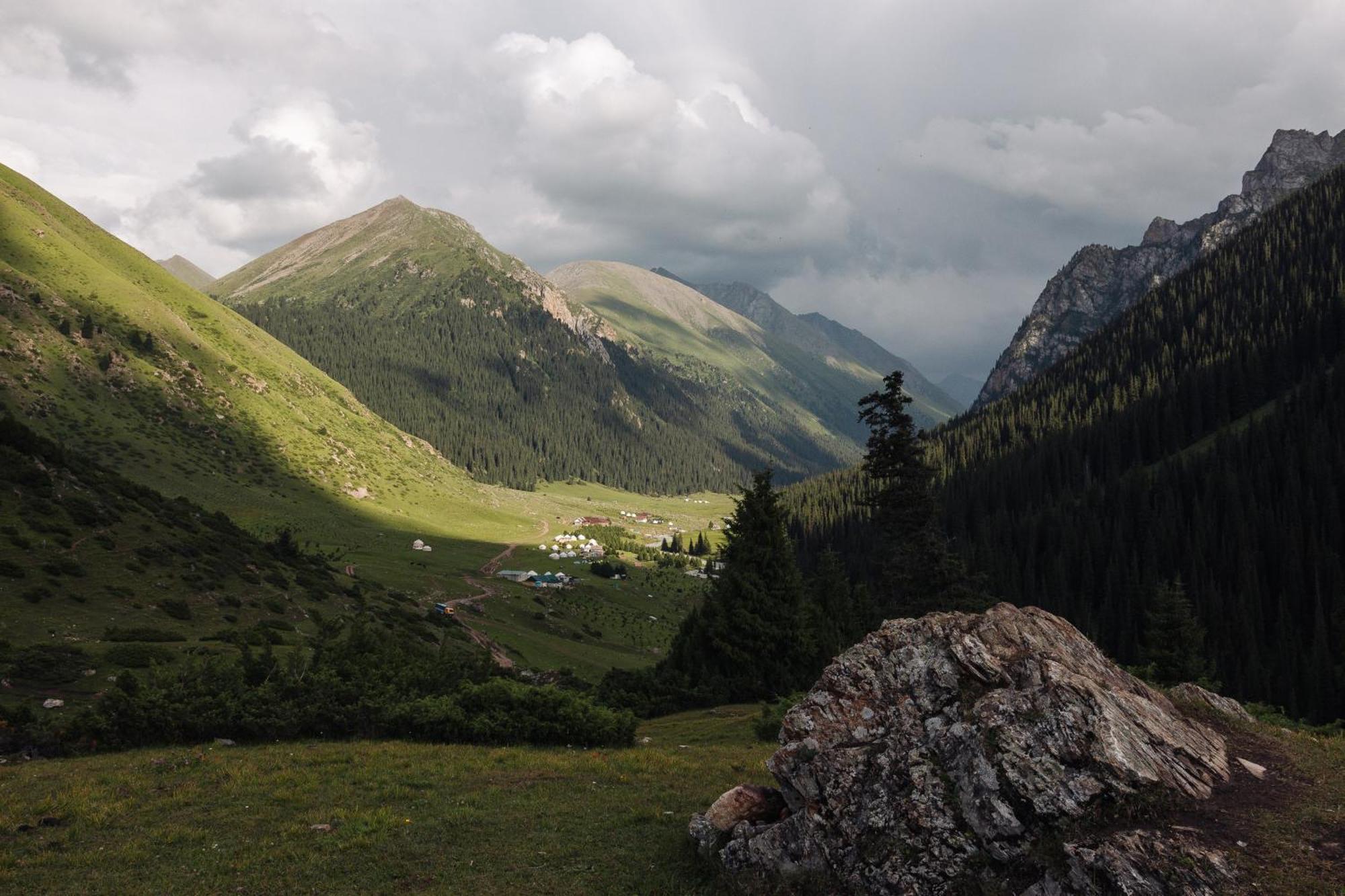 Eco Yurt Camp Arashan Hotell Teploklyuchenka Exteriör bild