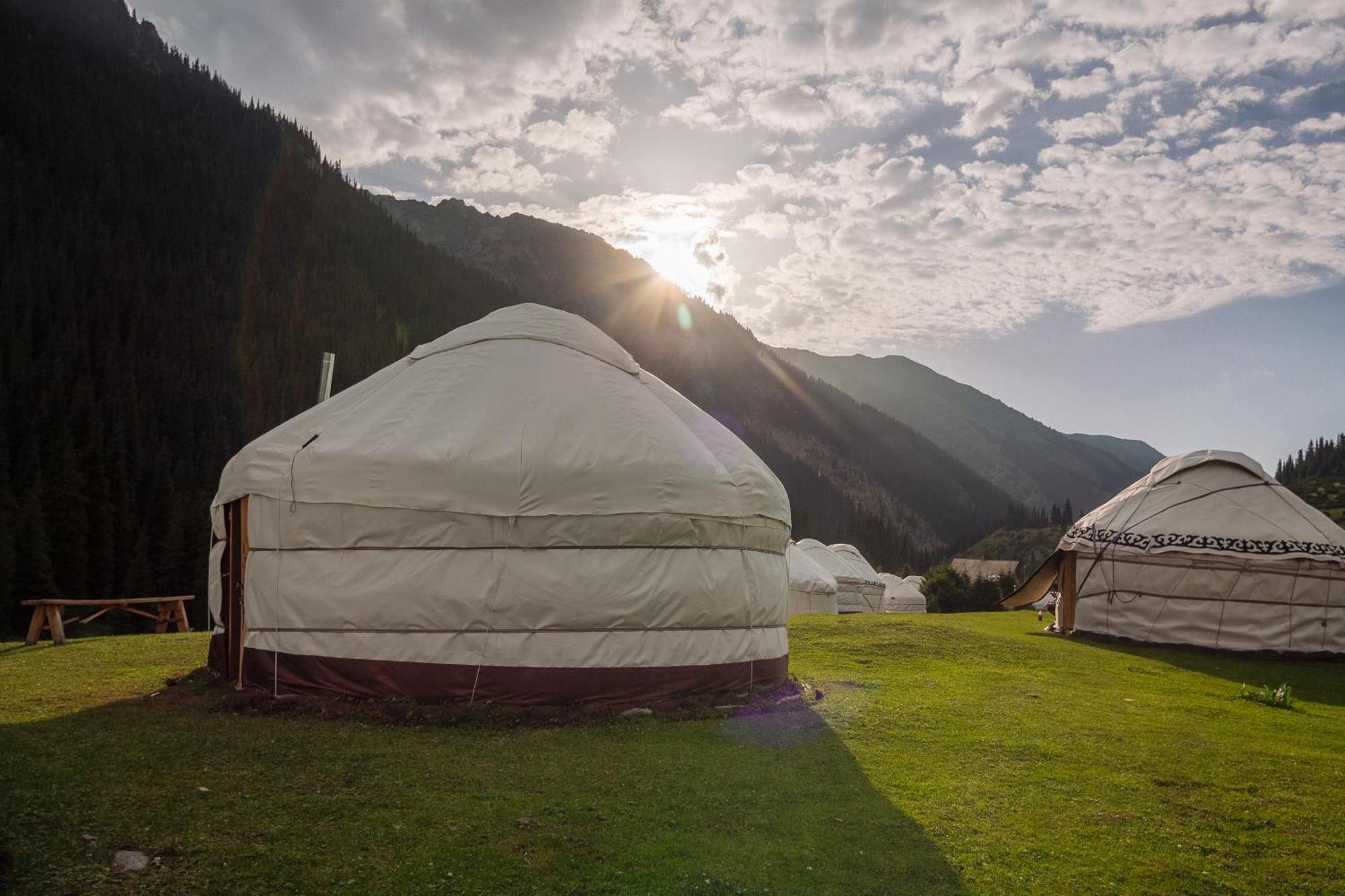 Eco Yurt Camp Arashan Hotell Teploklyuchenka Exteriör bild