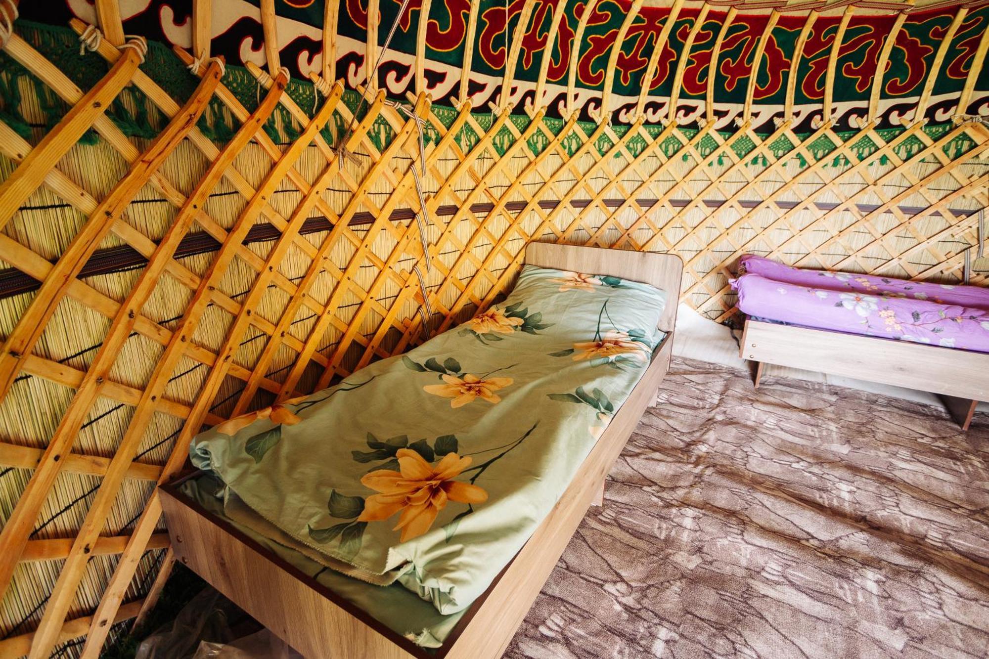 Eco Yurt Camp Arashan Hotell Teploklyuchenka Exteriör bild