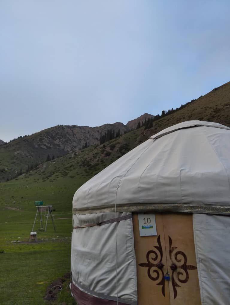 Eco Yurt Camp Arashan Hotell Teploklyuchenka Exteriör bild